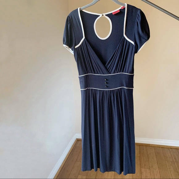 Hugo Boss Dress with white trim - Picture 5 of 7